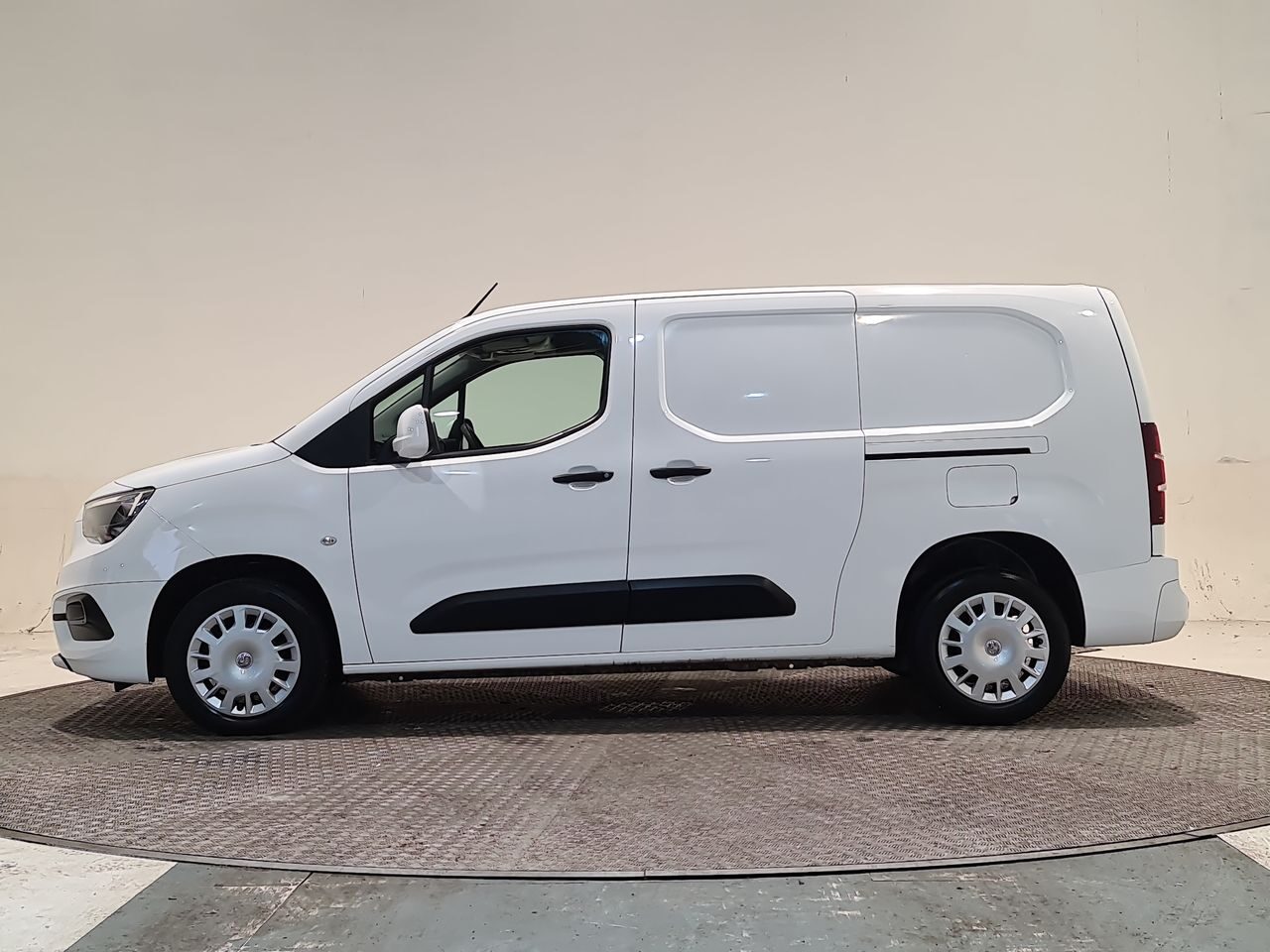 Used Vauxhall Combo 2021 for sale - 76544749: Photo 5