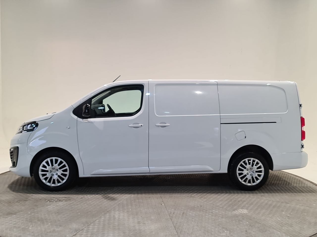 Used Vauxhall Vivaro 2023 for sale - 77506766: Photo 5
