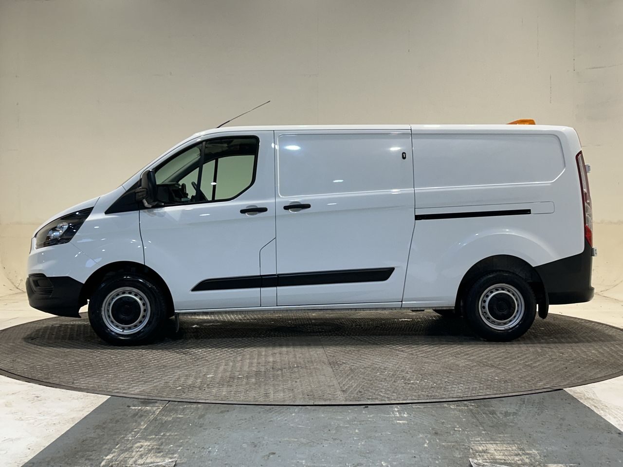 Used Ford Transit Custom 2023 for sale - 76544761: Photo 5