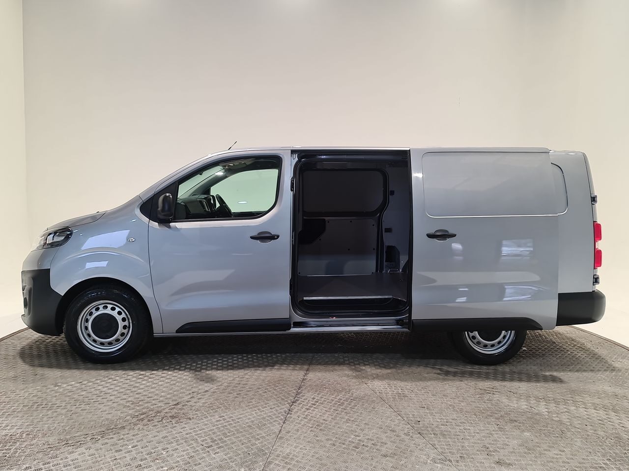 Used Vauxhall Vivaro 2023 for sale - 76577137: Photo 9