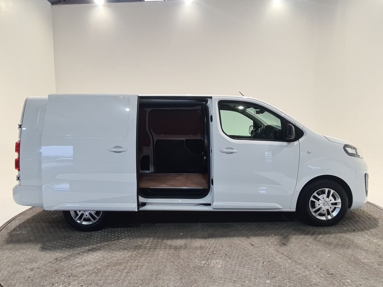 Used Vauxhall Vivaro 2023 for sale - 77546276: Photo 18