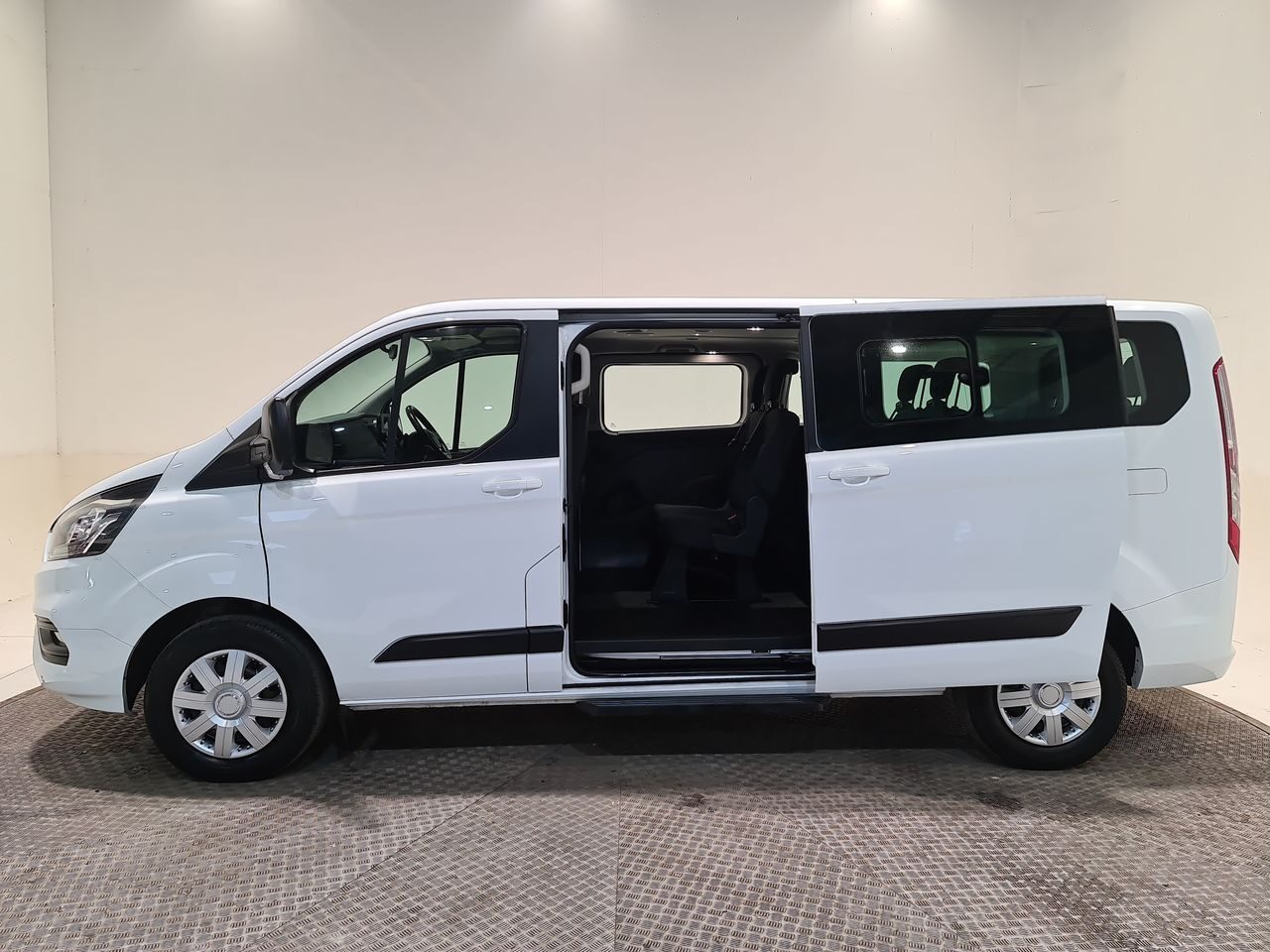Used Ford Tourneo Custom 2018 for sale - 76544772: Photo 10