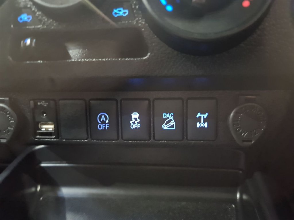 Used Toyota Hilux 2020 for sale - 76439393: Photo 40