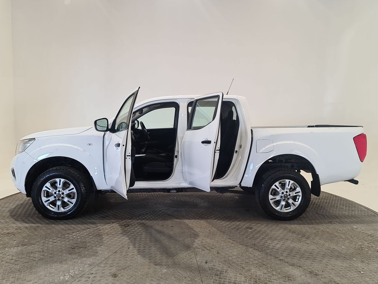 Used Nissan Navara 2021 for sale - 76616907: Photo 9