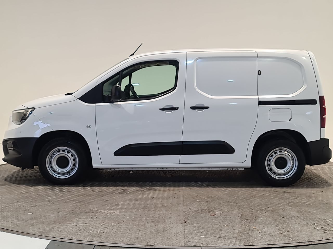 Used Vauxhall Combo 2019 for sale - 76685610: Photo 5