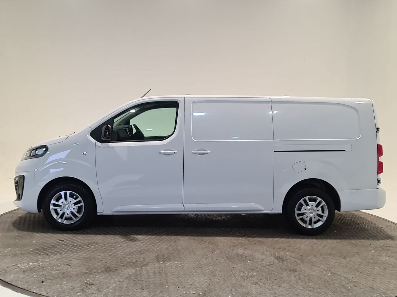 Used Vauxhall Vivaro 2023 for sale - 77555943: Photo 5