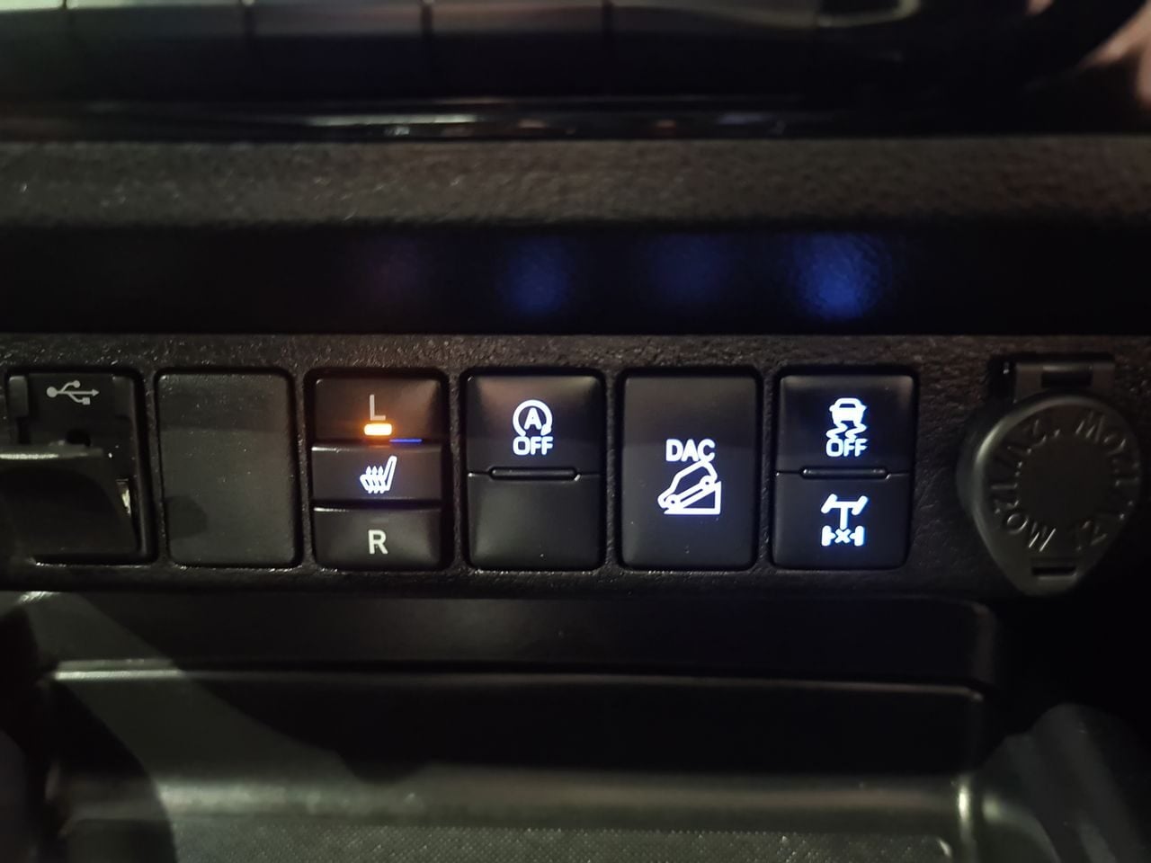 Used Toyota Hilux 2021 for sale - 77355115: Photo 35