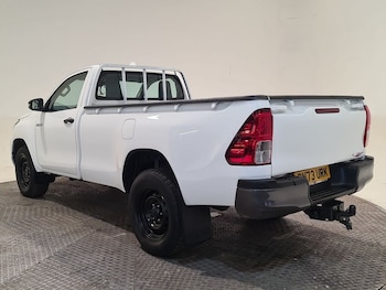 Used Toyota Hilux 2024 for sale - 76280167: Photo