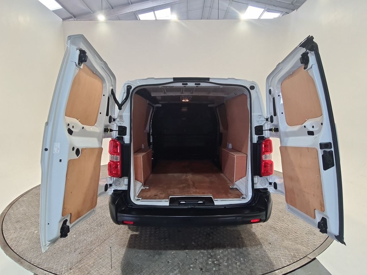 Used Vauxhall Vivaro 2023 for sale - 77298550: Photo 13