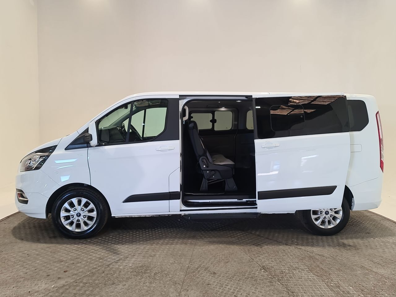 Used Ford Tourneo Custom 2020 for sale - 76694469: Photo 10