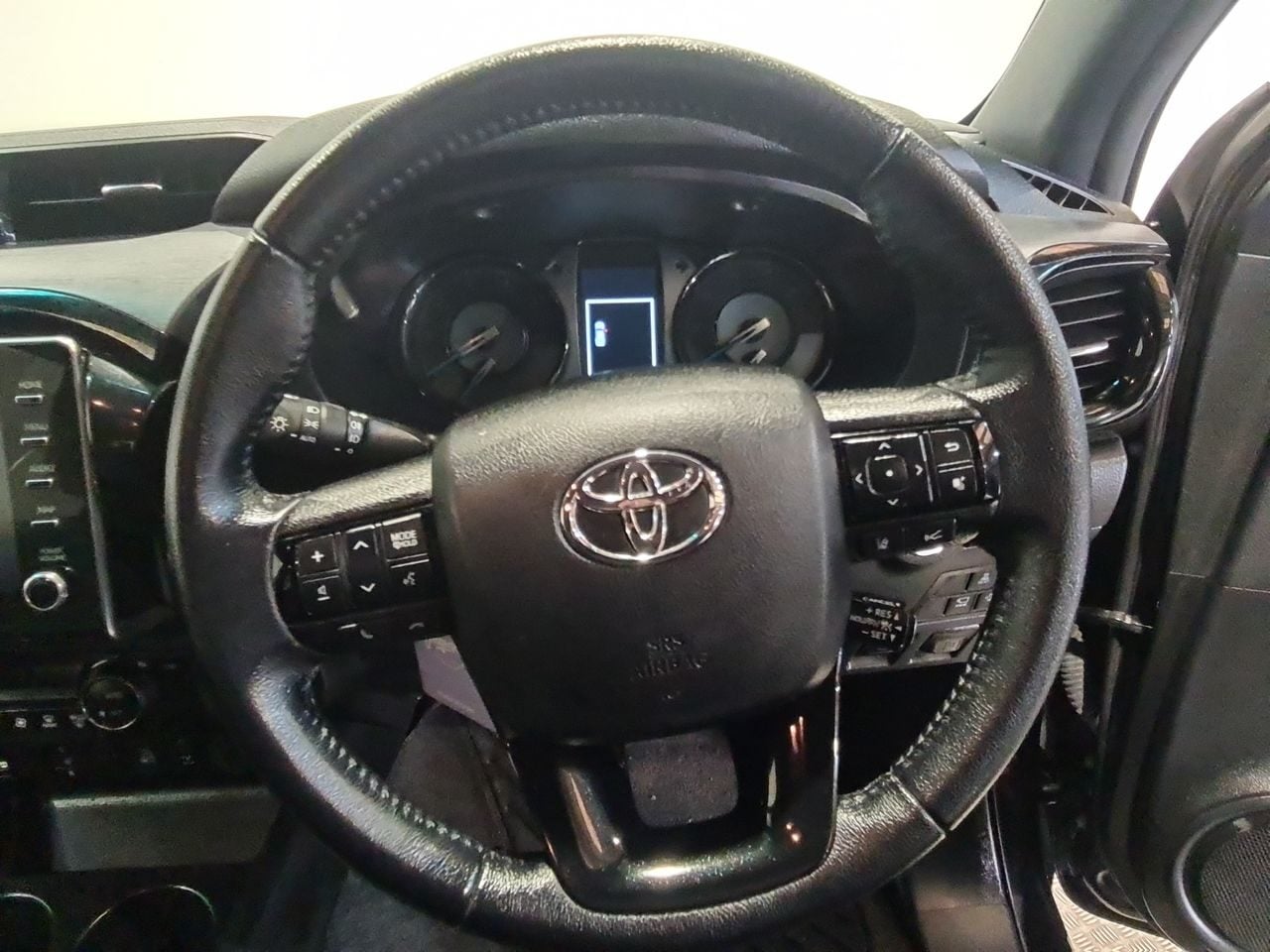 Used Toyota Hilux 2022 for sale - 78043809: Photo 24