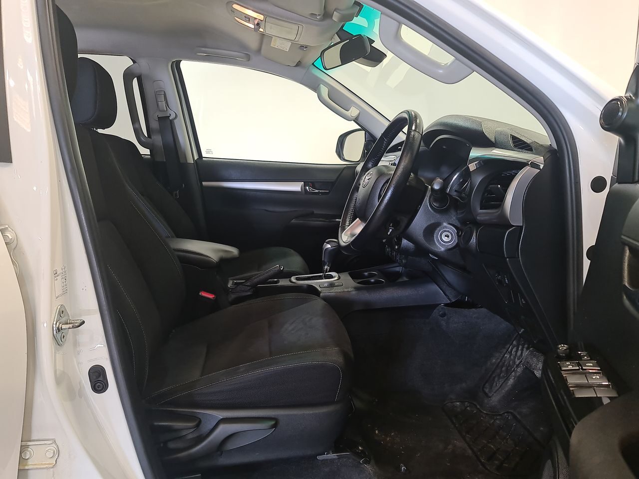 Used Toyota Hilux 2021 for sale - 77952128: Photo 19