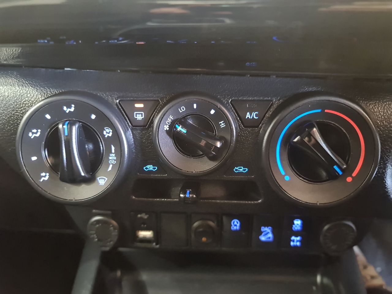 Used Toyota Hilux 2021 for sale - 77952128: Photo 24