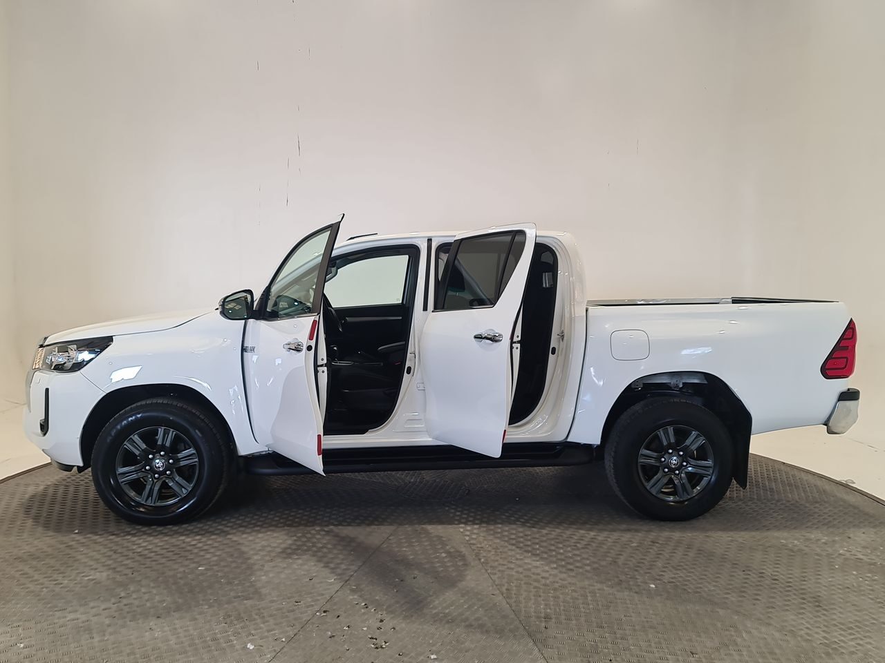 Used Toyota Hilux 2021 for sale - 77952128: Photo 9