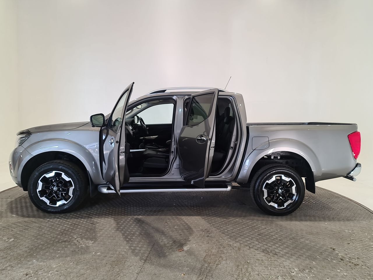 Used Nissan Navara 2021 for sale - 76653907: Photo 9