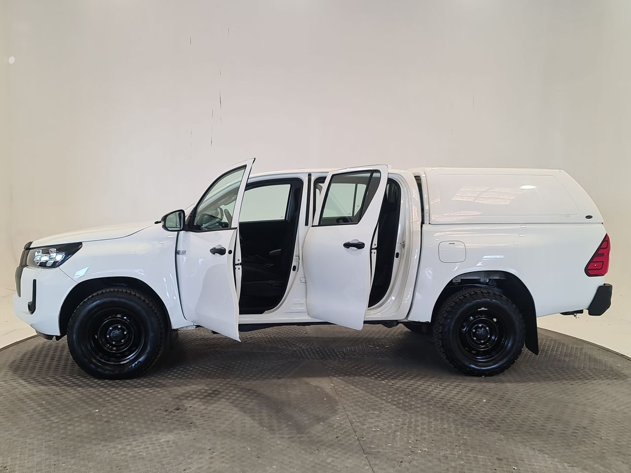 Used Toyota Hilux 2024 for sale - 78015948: Photo 9