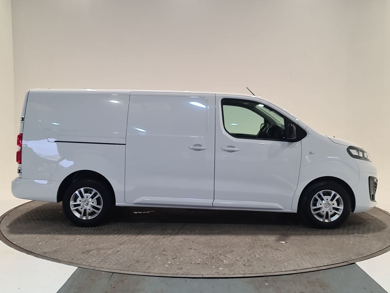 Used Vauxhall Vivaro 2022 for sale - 77555948: Photo 16