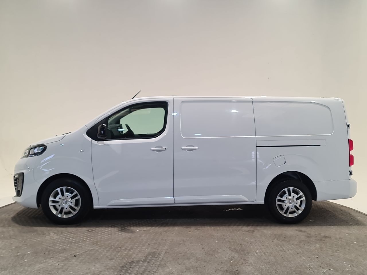 Used Vauxhall Vivaro 2022 for sale - 77555948: Photo 5