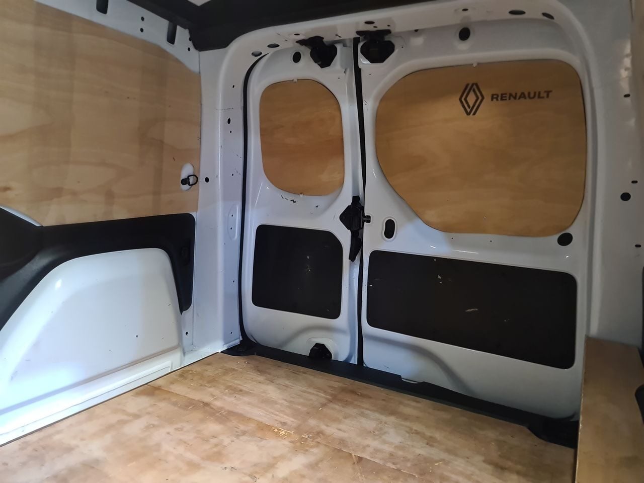 Used Renault Kangoo 2024 for sale - 76710631: Photo 8