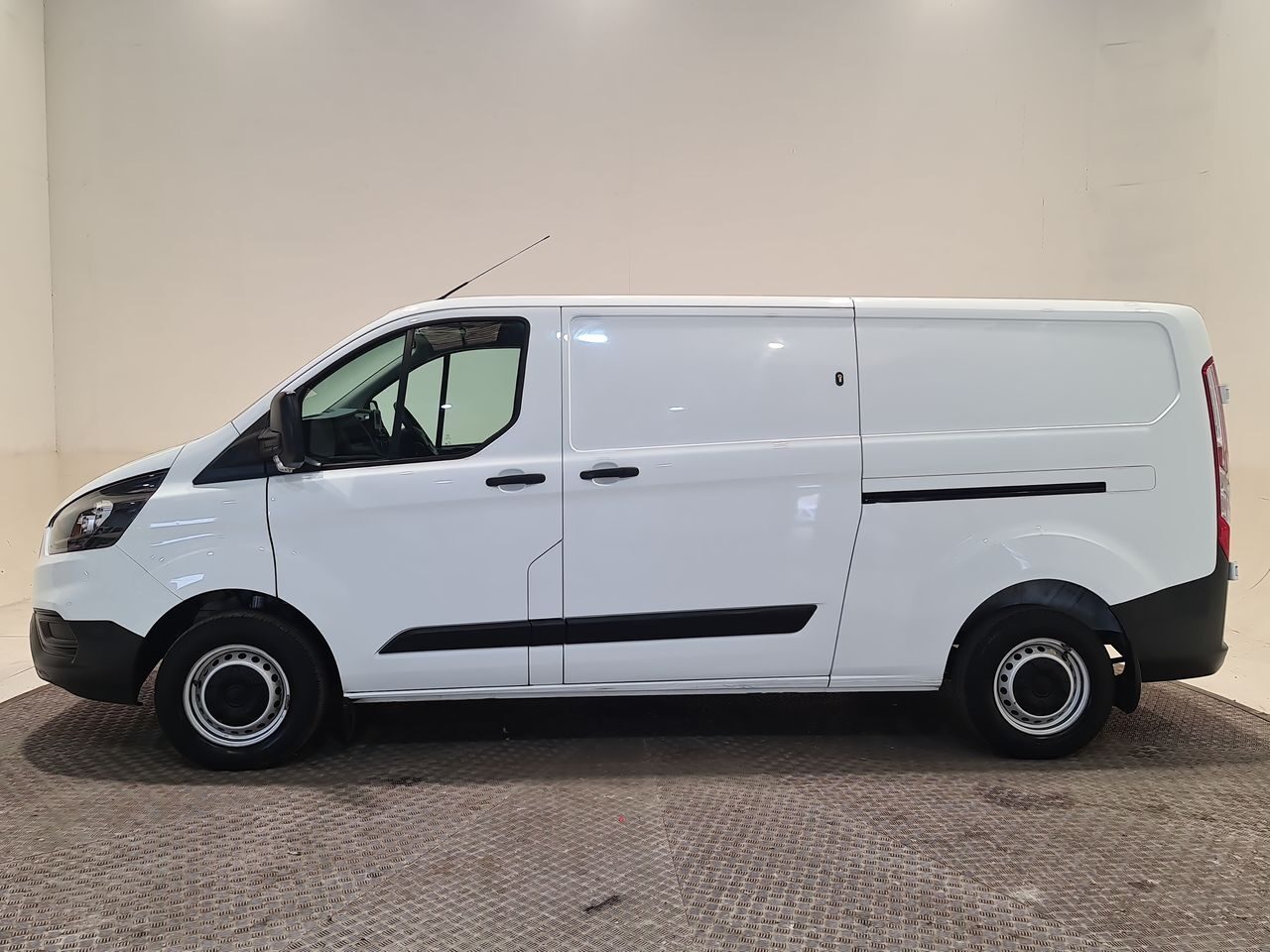 Used Ford Transit Custom 2023 for sale - 76544868: Photo 5