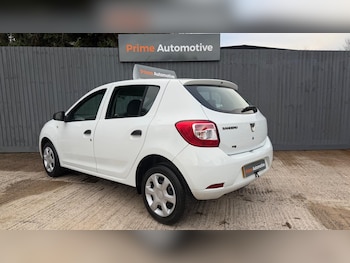 Used Dacia Sandero 2015 for sale - 77882915: Photo