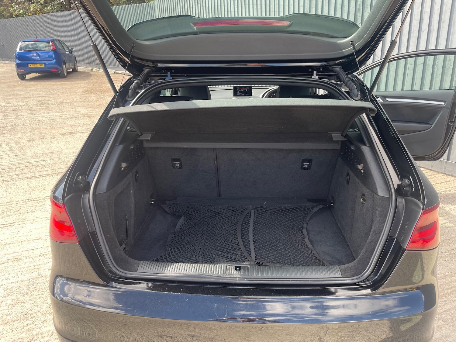 Used Audi A3 2014 for sale - 77925000: Photo 14