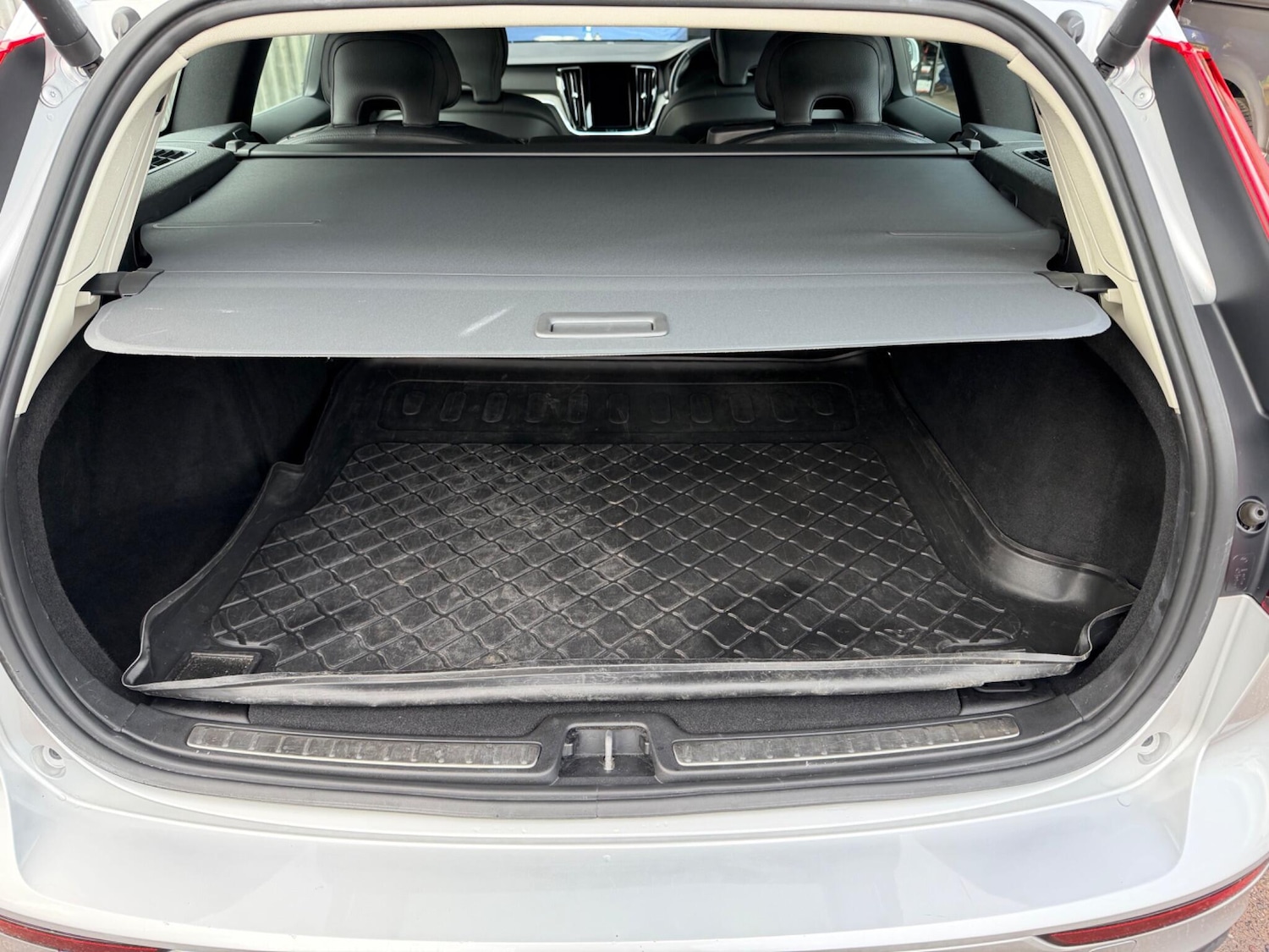 Used Volvo V60 2018 for sale - 77266790: Photo 12