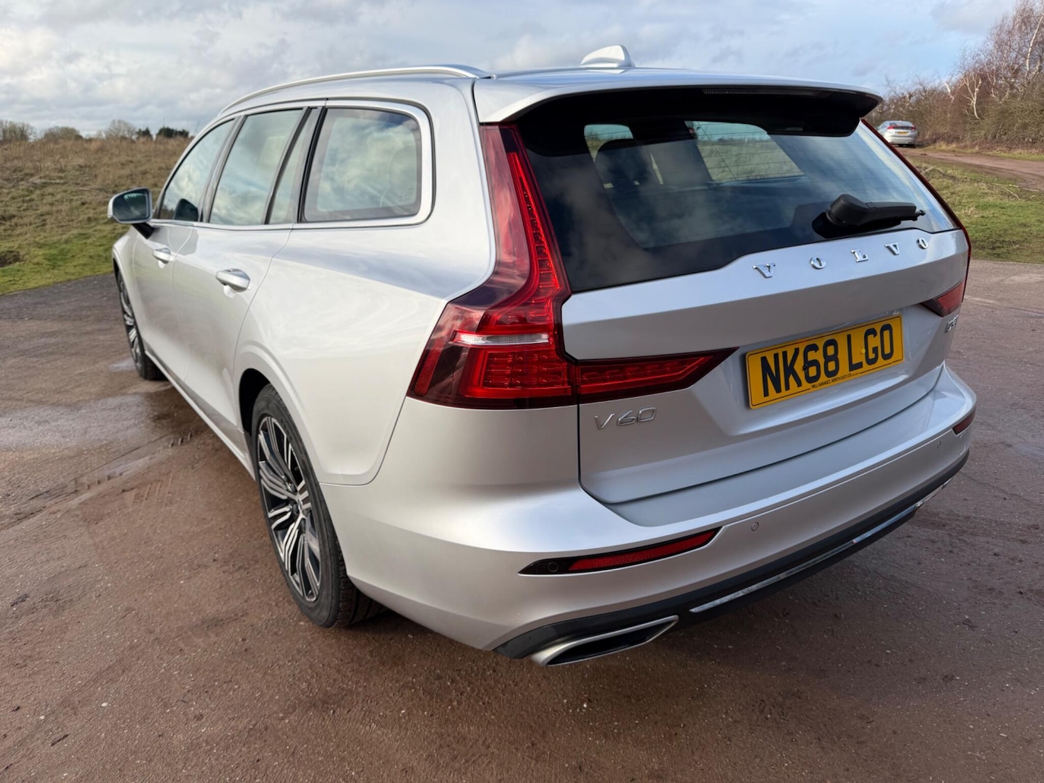 Used Volvo V60 2018 for sale - 77266790: Photo 2
