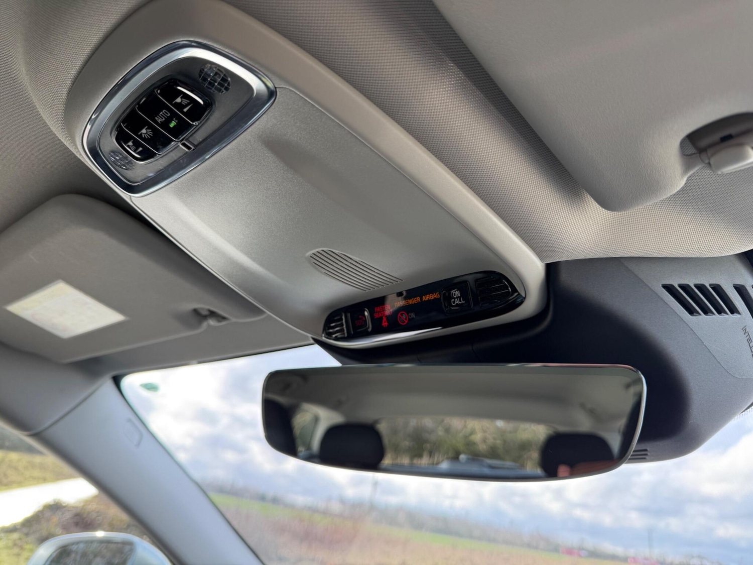 Used Volvo V60 2018 for sale - 77266790: Photo 25