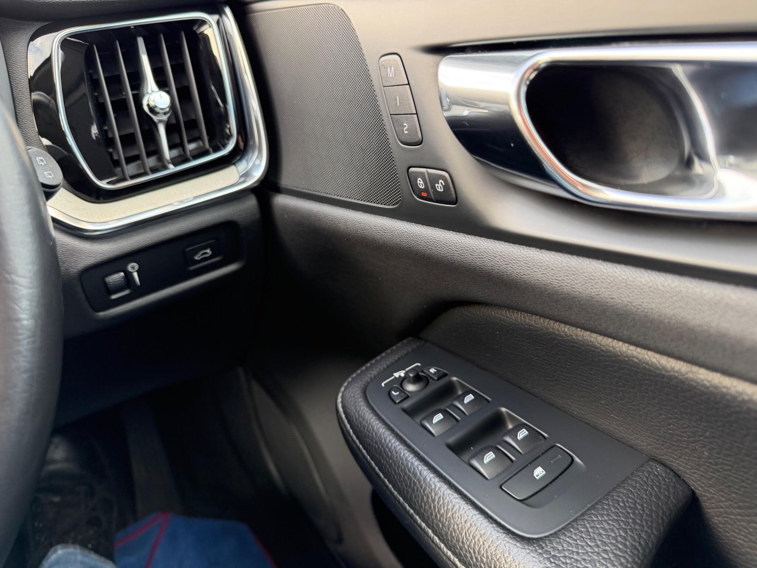 Used Volvo V60 2018 for sale - 77266790: Photo 26