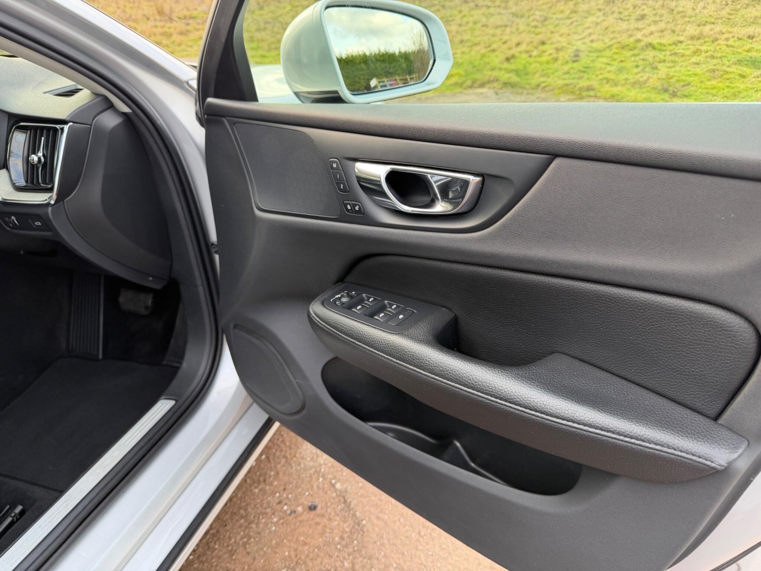 Used Volvo V60 2018 for sale - 77266790: Photo 29