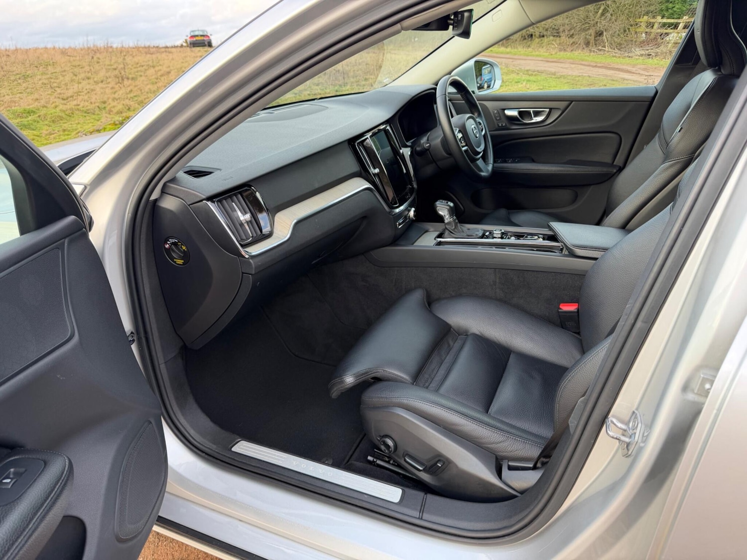 Used Volvo V60 2018 for sale - 77266790: Photo 3