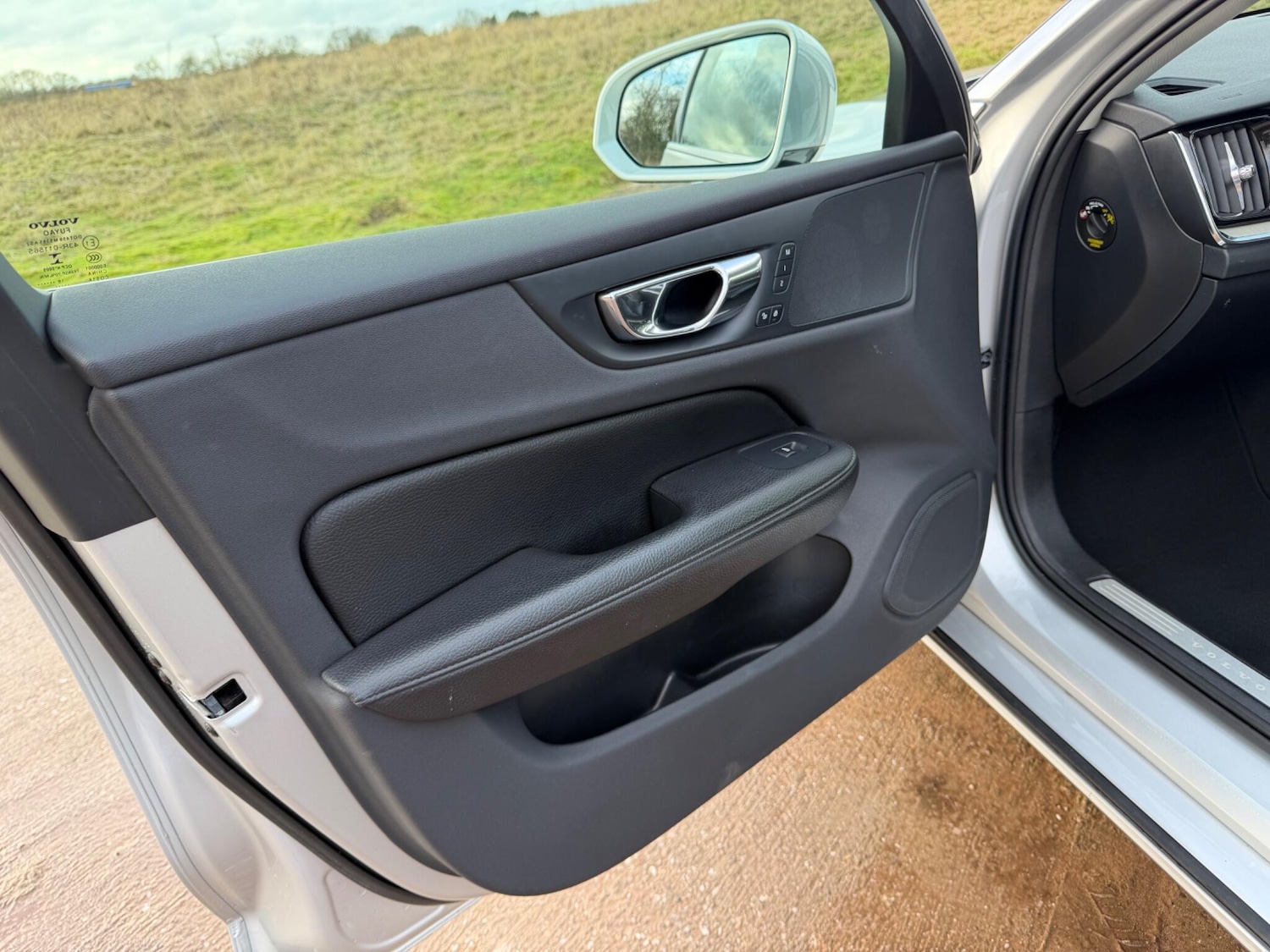 Used Volvo V60 2018 for sale - 77266790: Photo 31