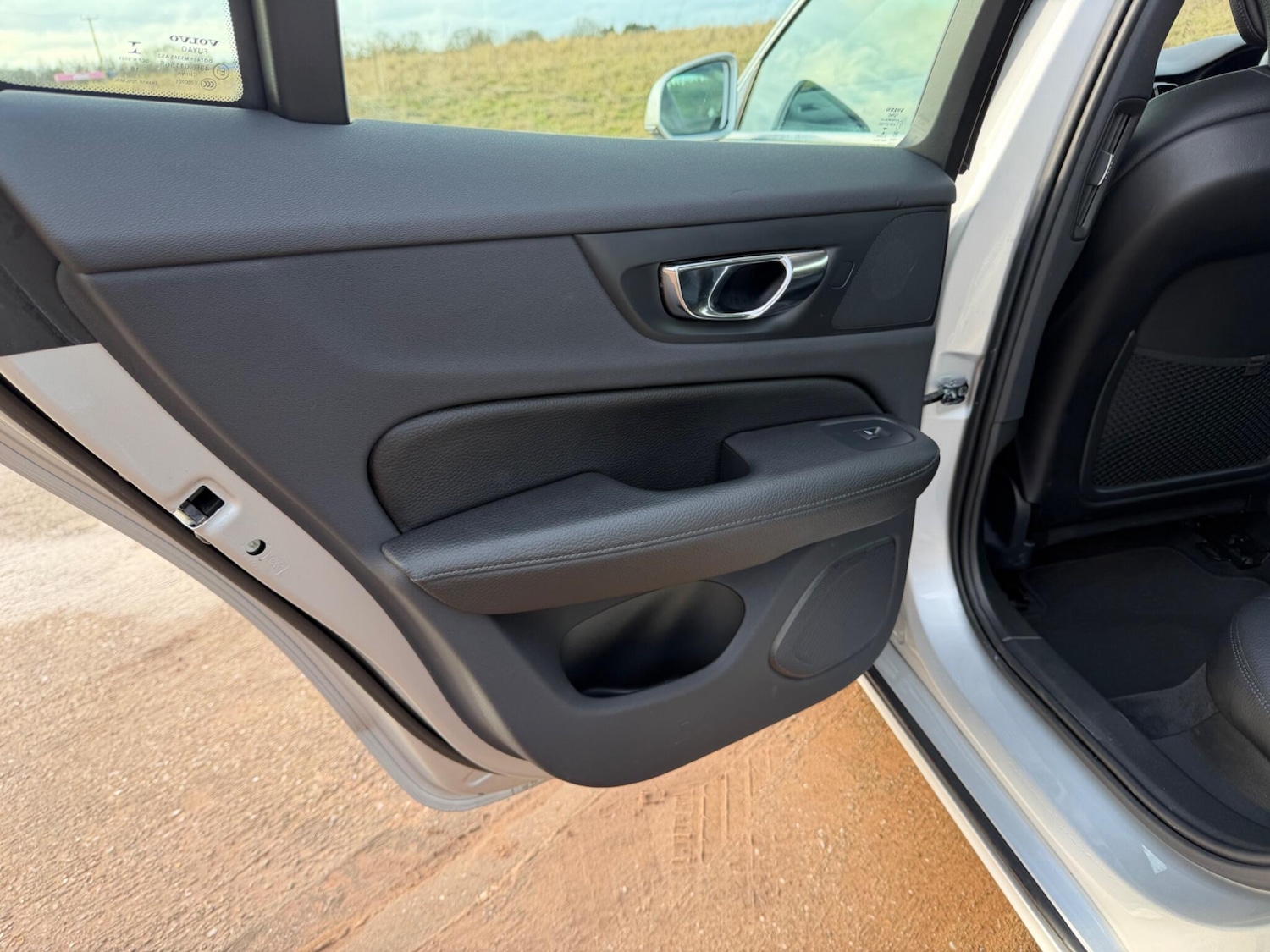 Used Volvo V60 2018 for sale - 77266790: Photo 34