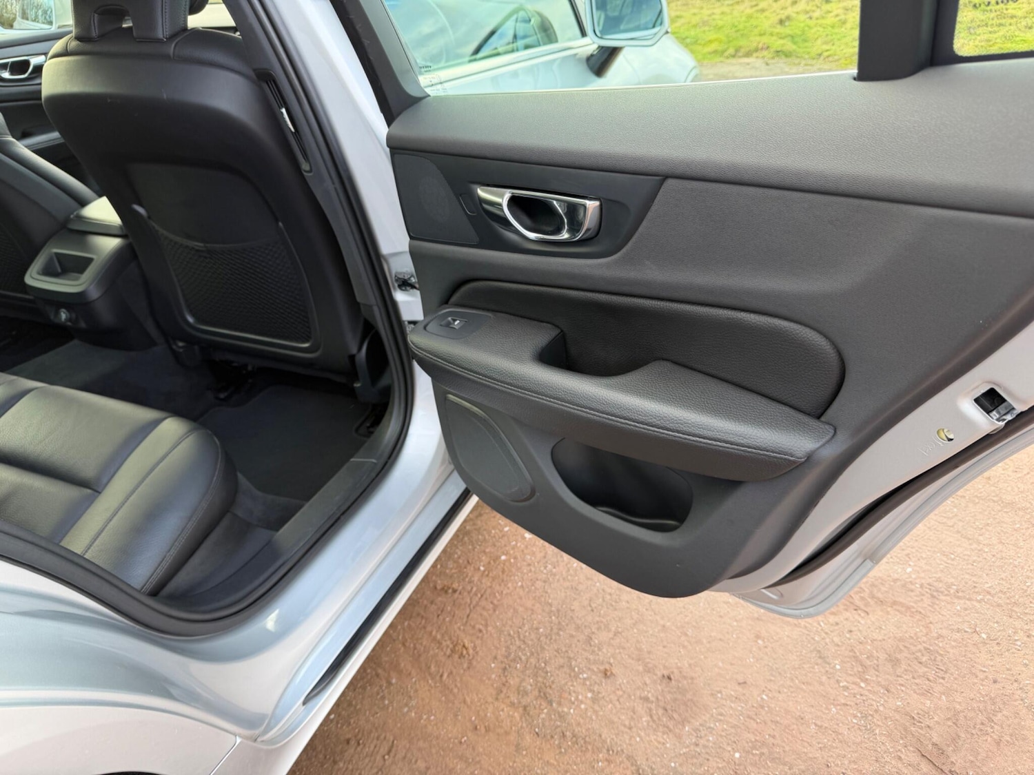 Used Volvo V60 2018 for sale - 77266790: Photo 37