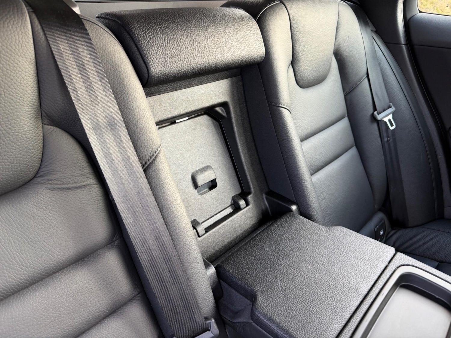 Used Volvo V60 2018 for sale - 77266790: Photo 41