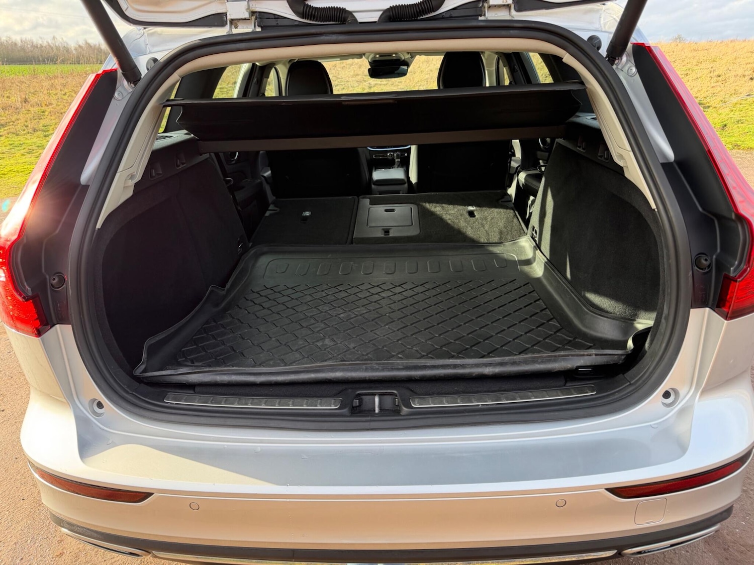 Used Volvo V60 2018 for sale - 77266790: Photo 46