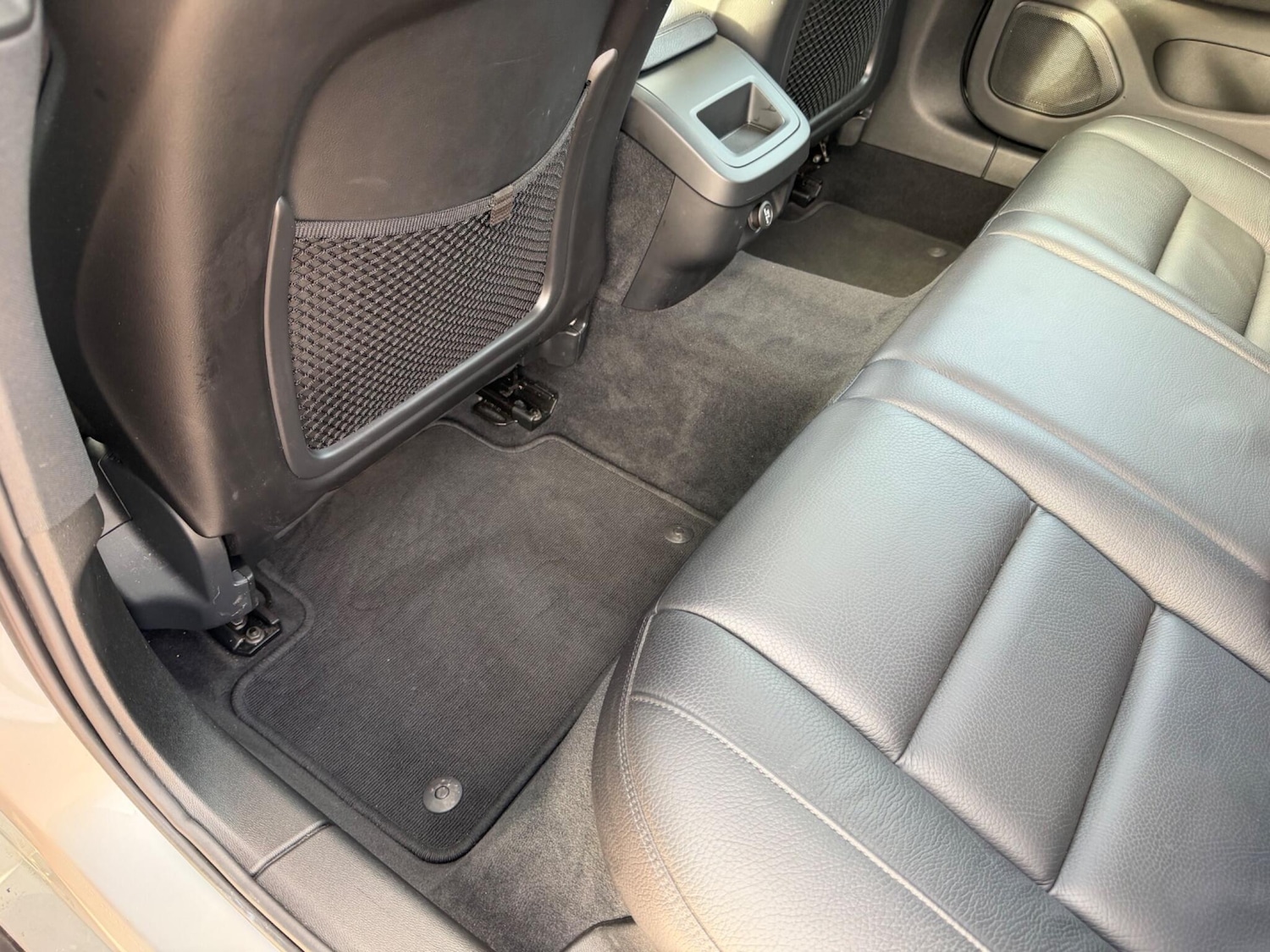 Used Volvo V60 2018 for sale - 77266790: Photo 48