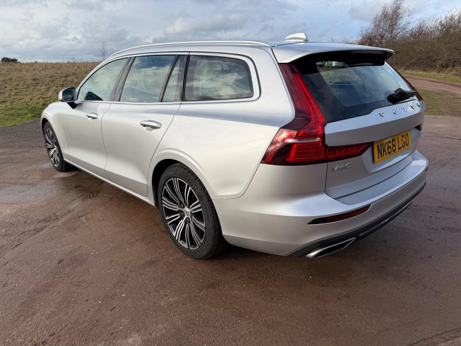 Used Volvo V60 2018 for sale - 77266790: Photo 57