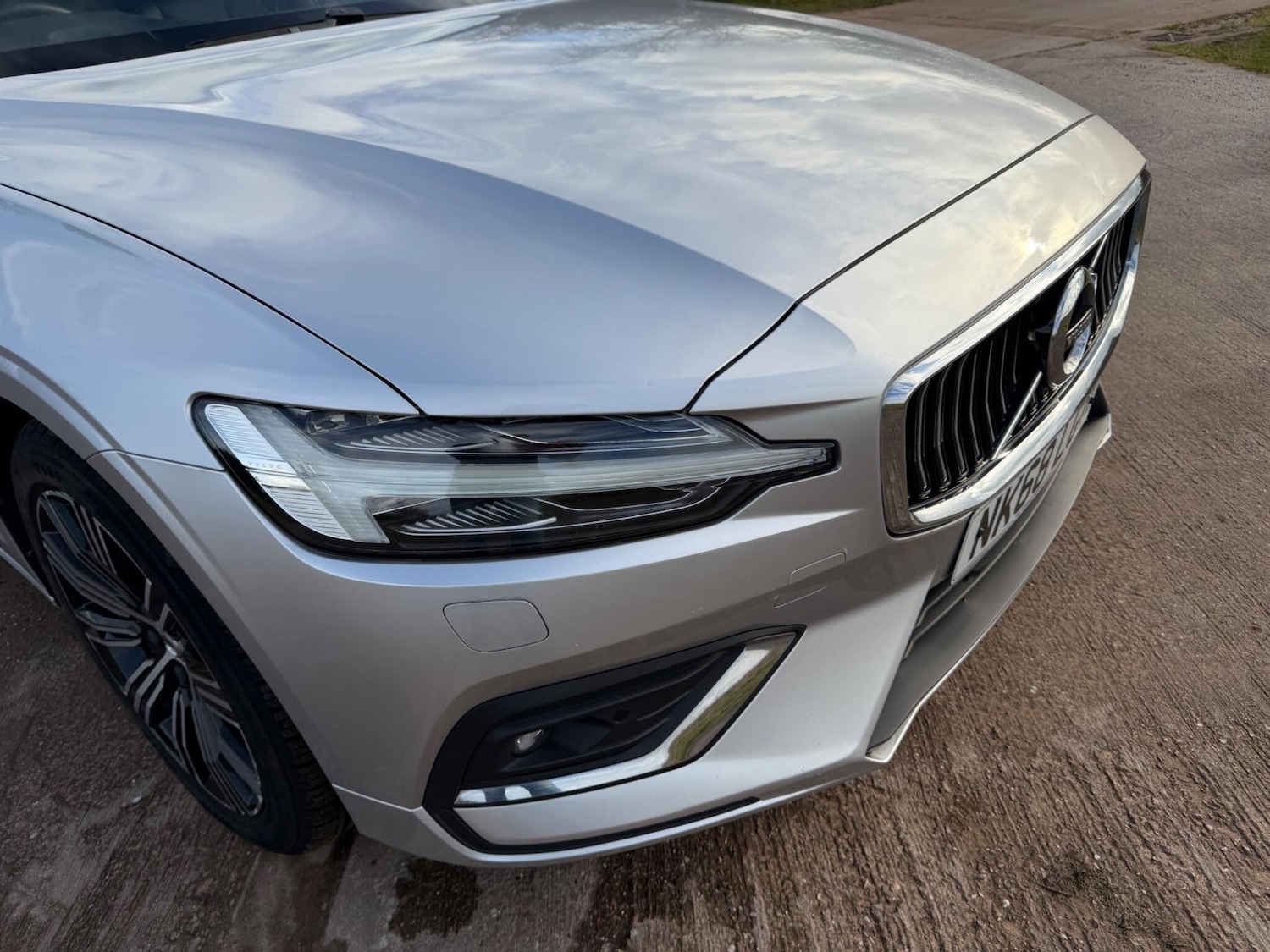 Used Volvo V60 2018 for sale - 77266790: Photo 63