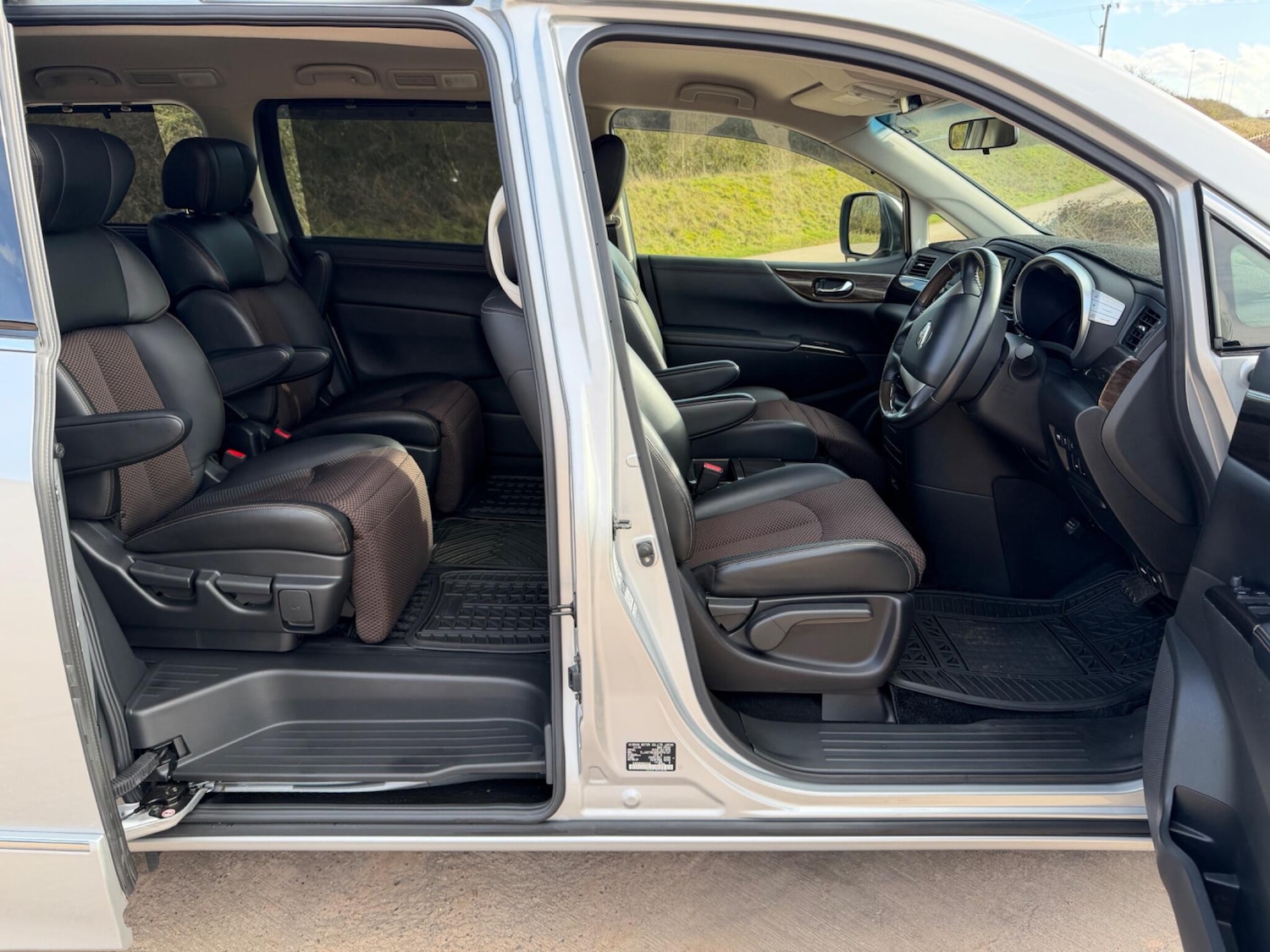 Used Nissan Elgrand 2024 for sale - 77723339: Photo 24