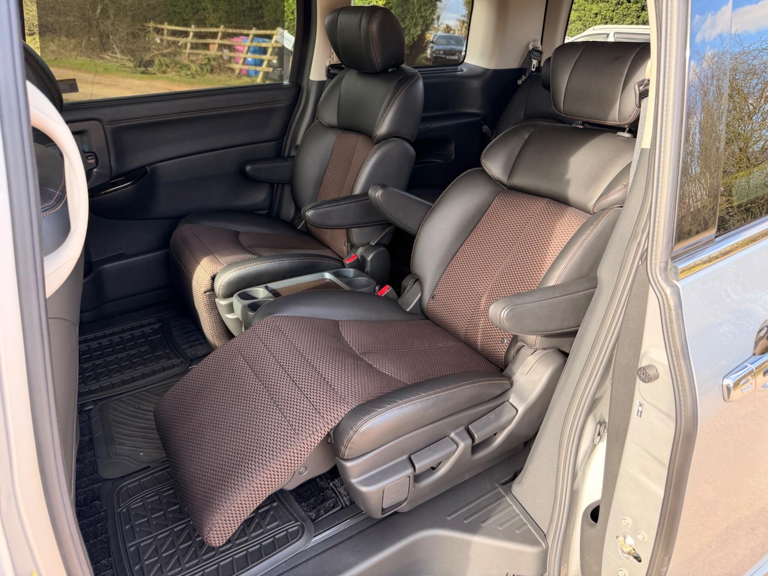 Used Nissan Elgrand 2024 for sale - 77723339: Photo 25