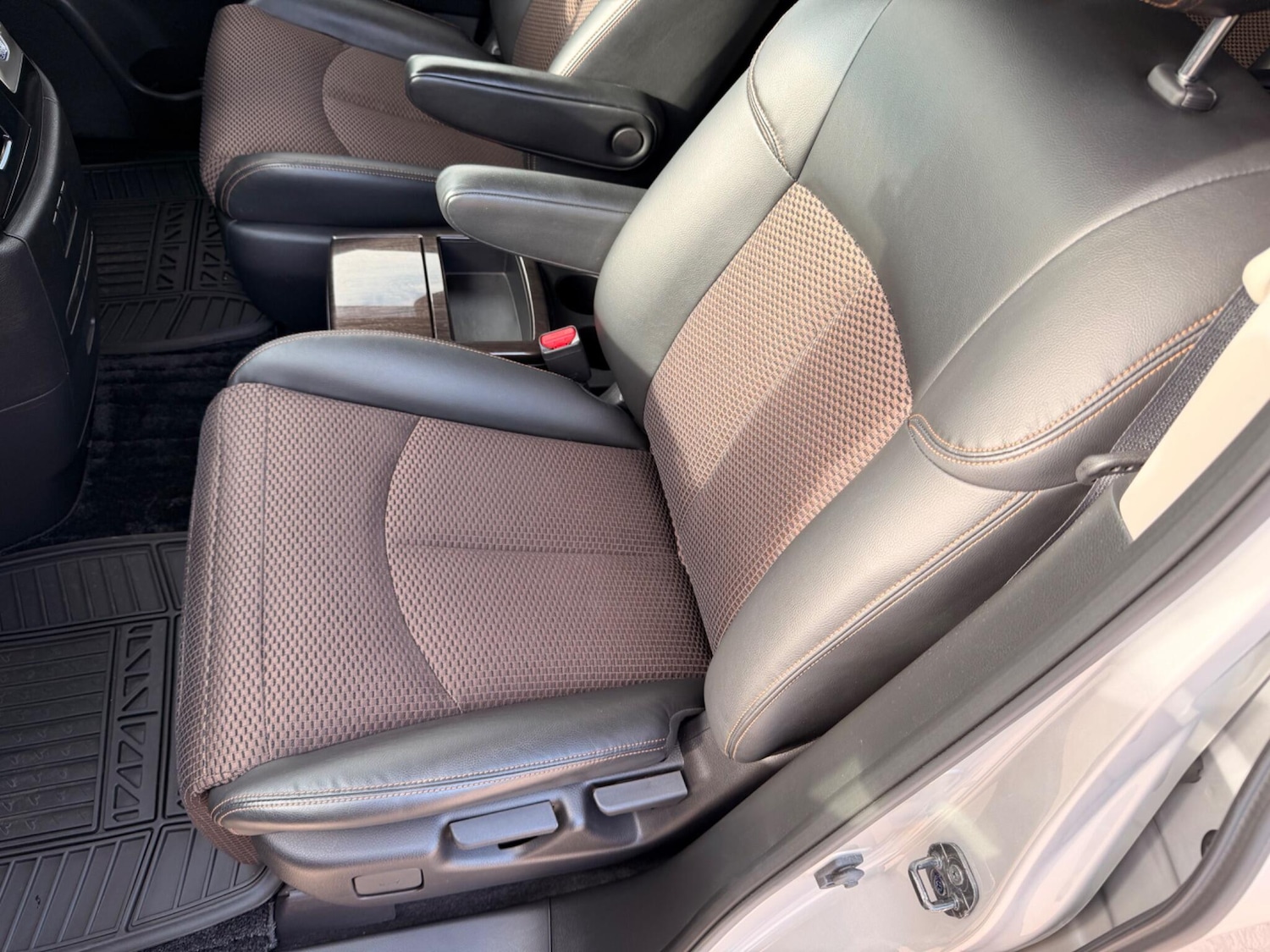 Used Nissan Elgrand 2024 for sale - 77723339: Photo 45