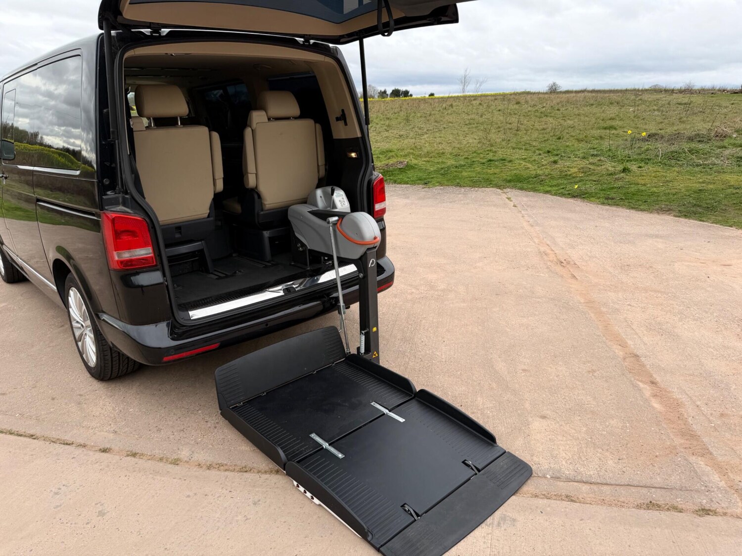 Used Volkswagen Caravelle for sale - 78007642: Photo 2