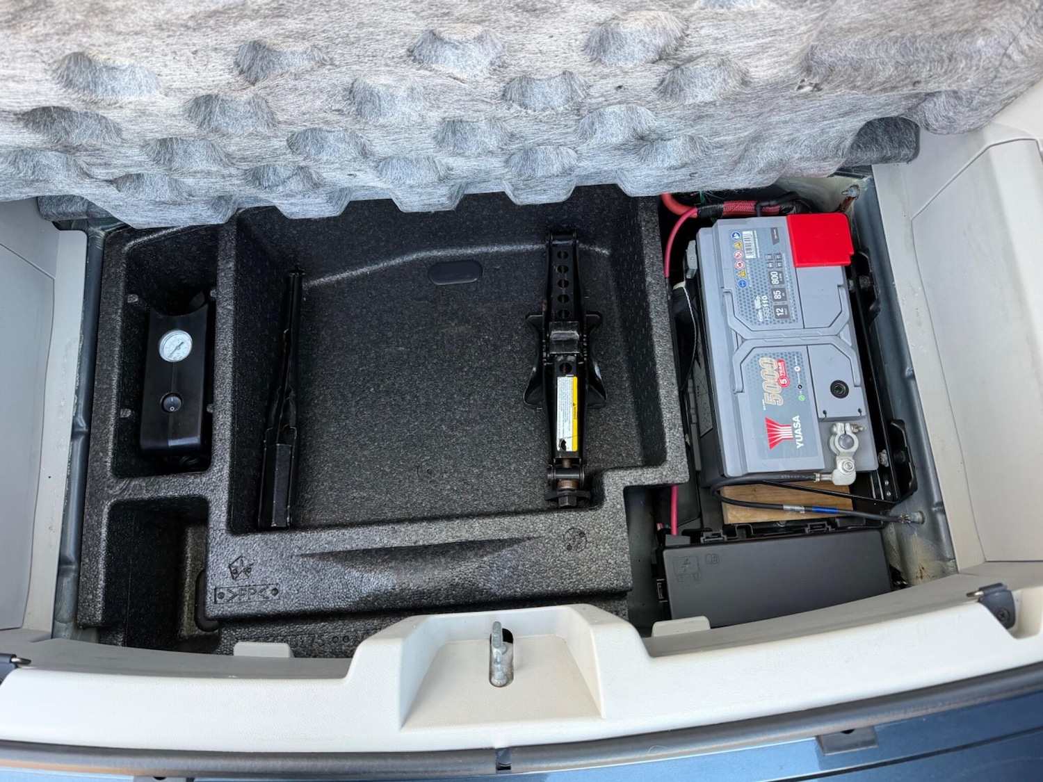 Used Chrysler 300C 2009 for sale - 77376757: Photo 24