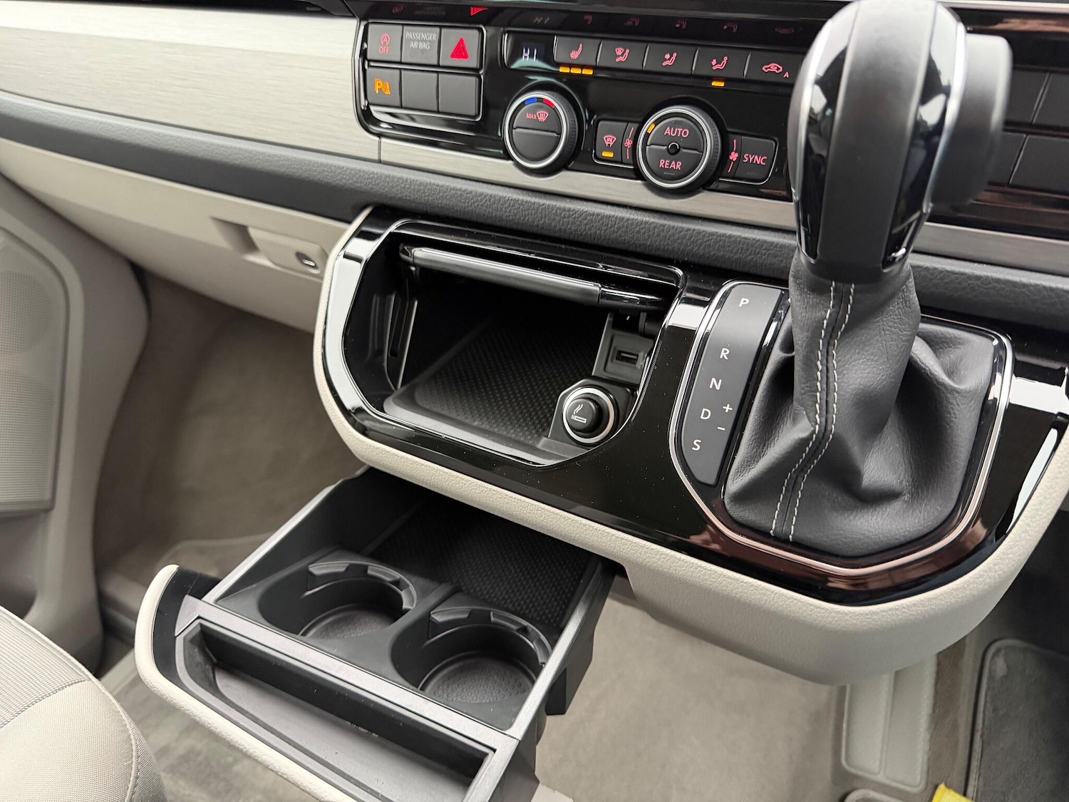 Used Volkswagen California 2018 for sale - 77040994: Photo 10