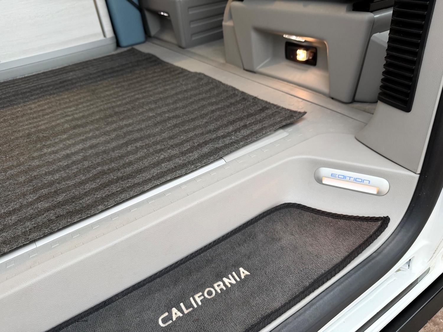 Used Volkswagen California 2018 for sale - 77040994: Photo 61