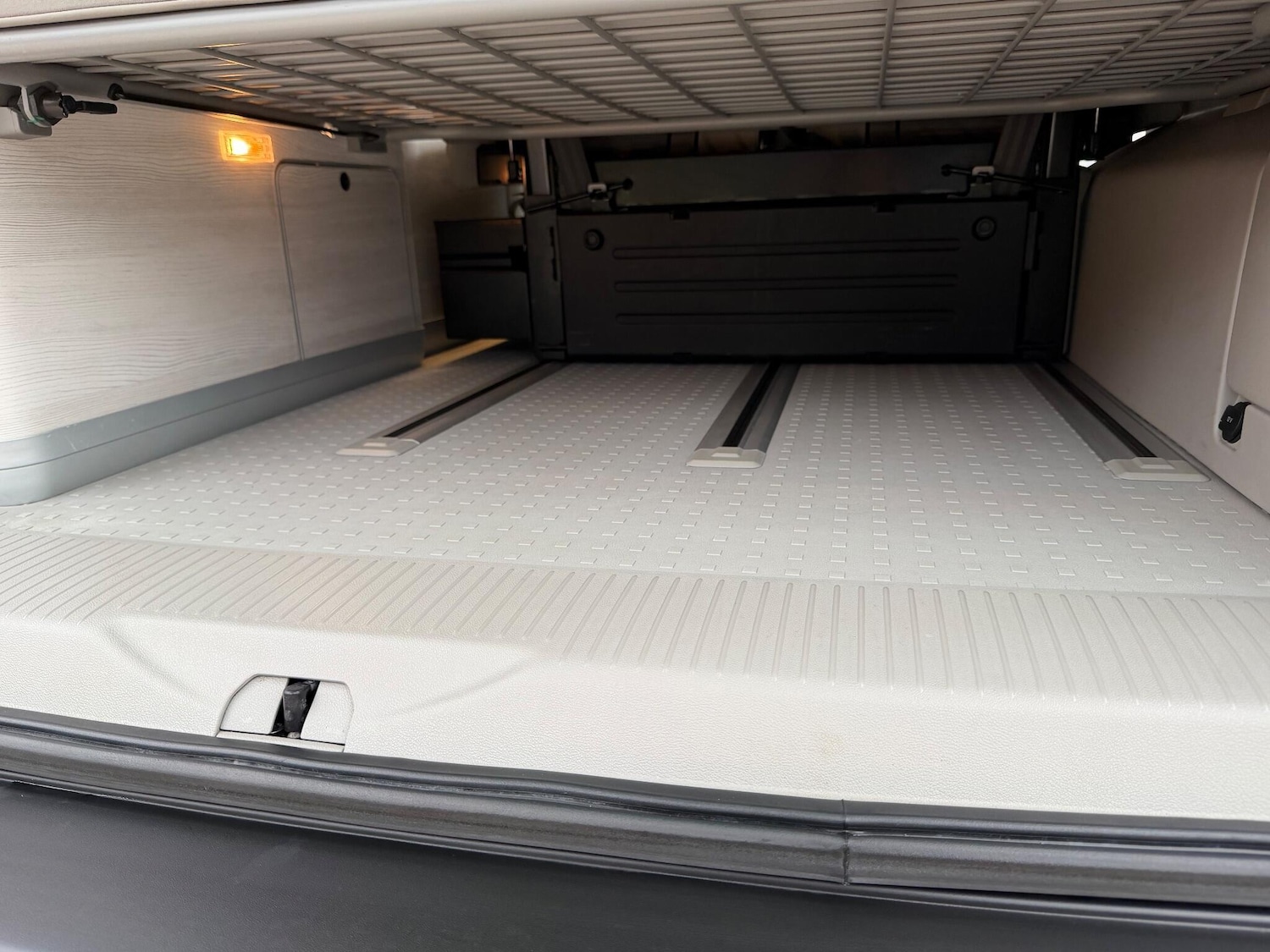 Used Volkswagen California 2018 for sale - 77040994: Photo 76