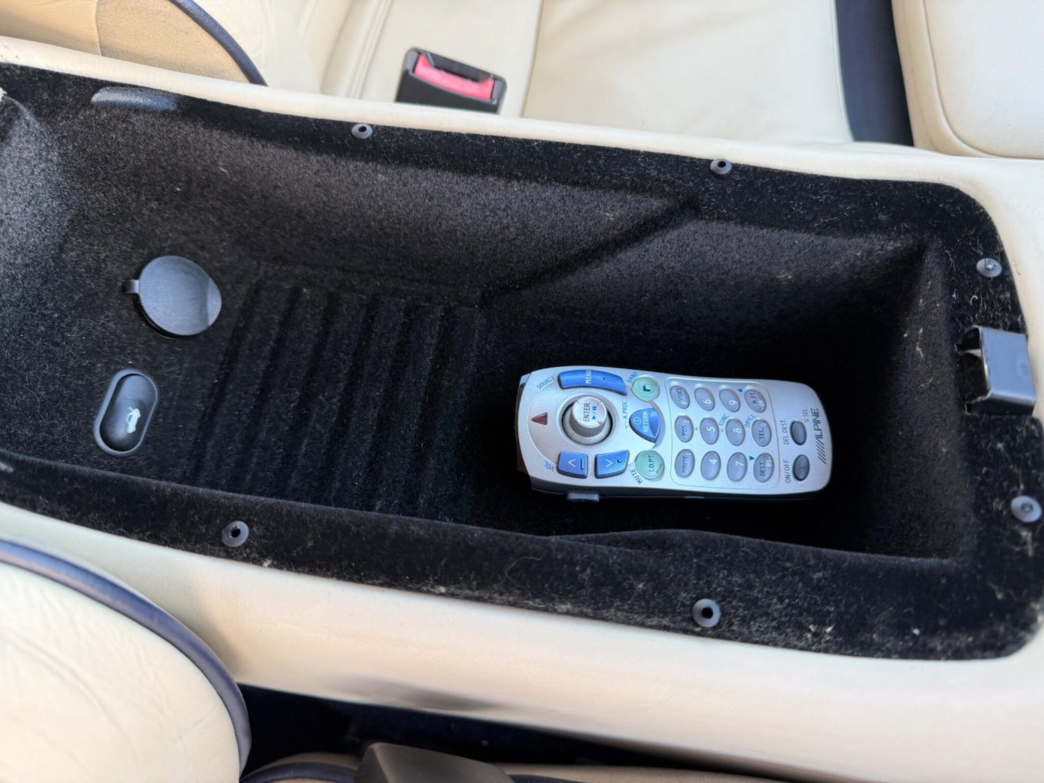 Used Aston Martin DB7 2001 for sale - 78072906: Photo 18