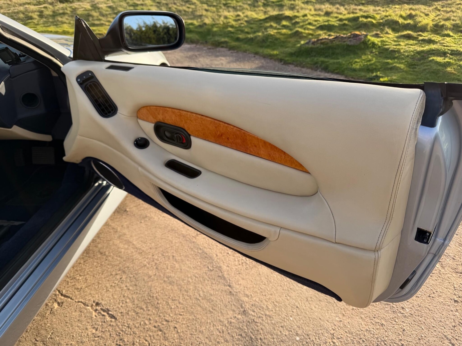 Used Aston Martin DB7 2001 for sale - 78072906: Photo 37